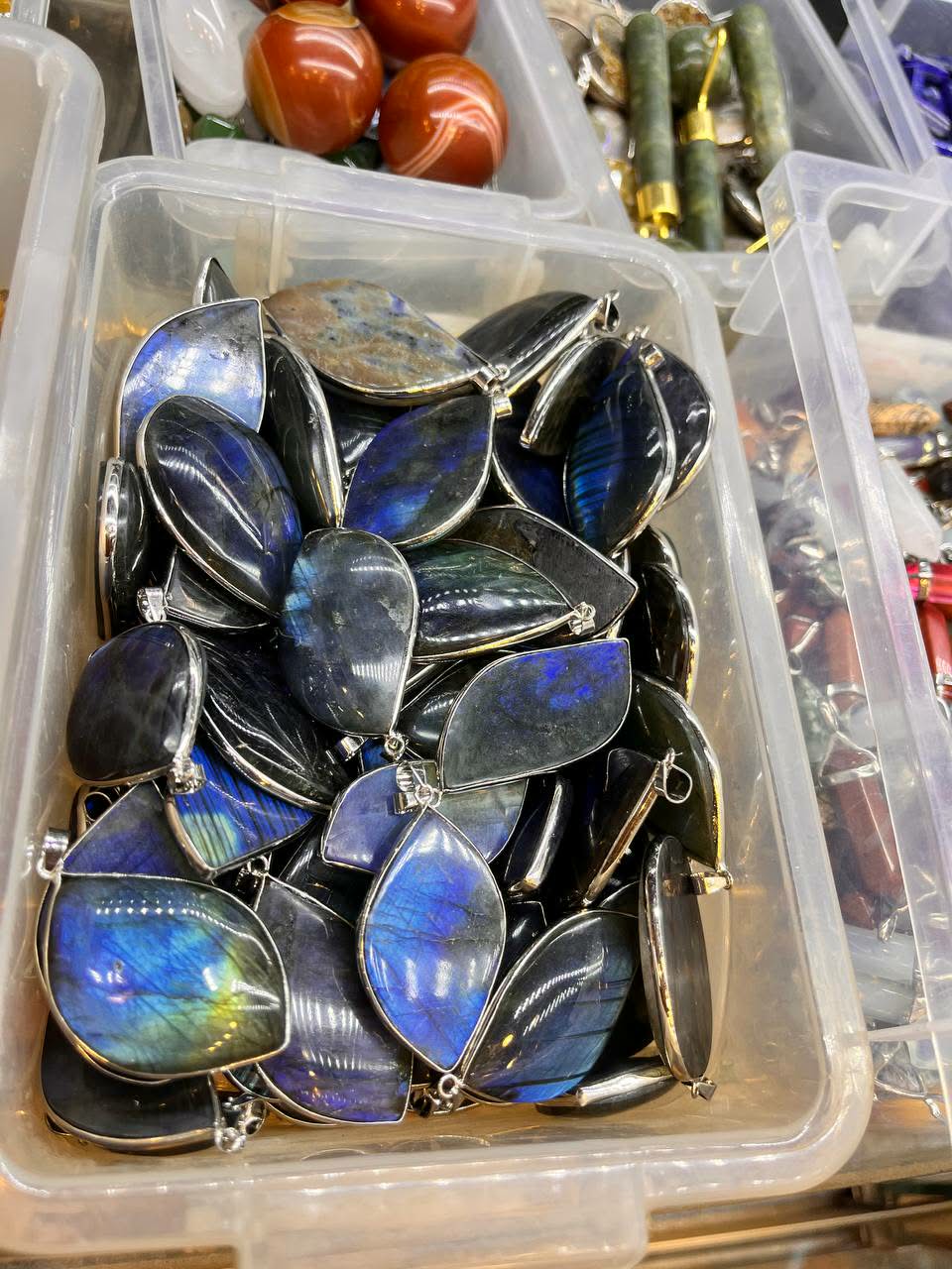 Labradorite pendant with silver frame